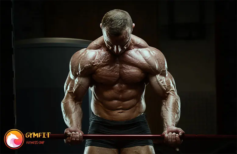 بدنساز مرد قوی پمپ‌زنی عضلات دوسربازویی