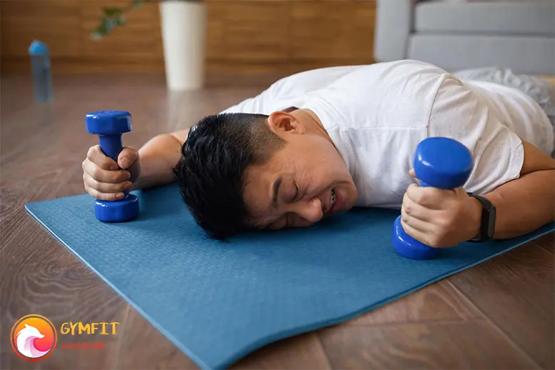 یک مرد خسته پهن شده روس زمین