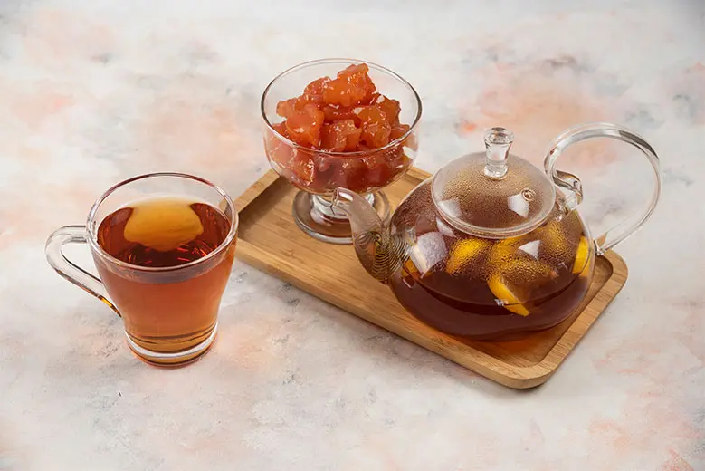 teapot-black-tea-quince-jam-wooden-plate