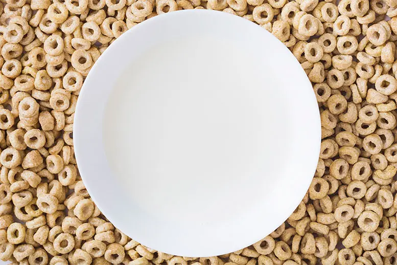 white-plate-healthy-corn-cereals